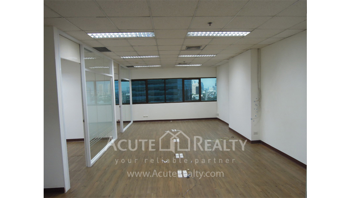 Partly-furnished Office space for rent on Sukhumvit Rd. Ekamai BTS Ekamai Sorachai Building_image3