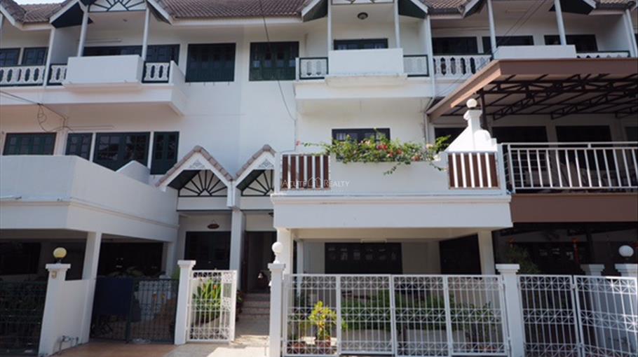 townhouse-for-sale-for-rent-baan-thai-villas