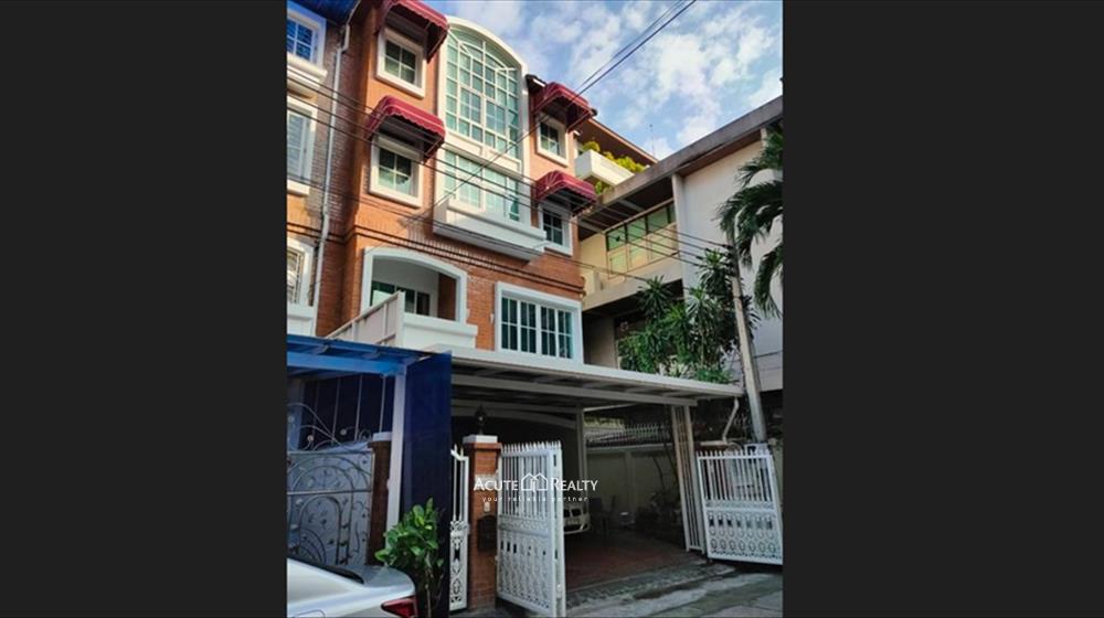 ทาวน์เฮ้าส์-เพื่อขาย-yenarkard-residence